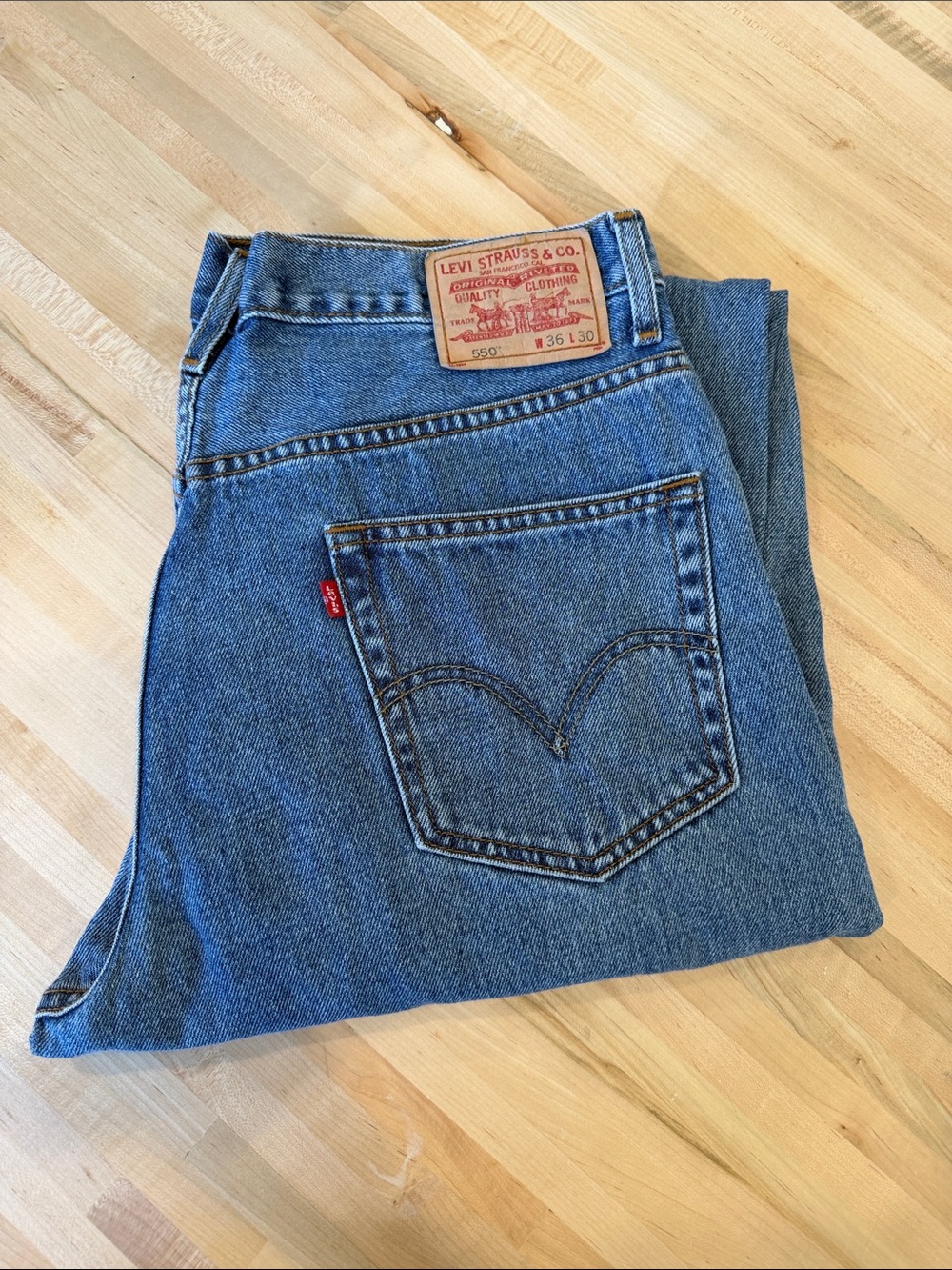 Levi's 550’s Men's Classic Medium Blue Straight Jeans Relaxed Fit